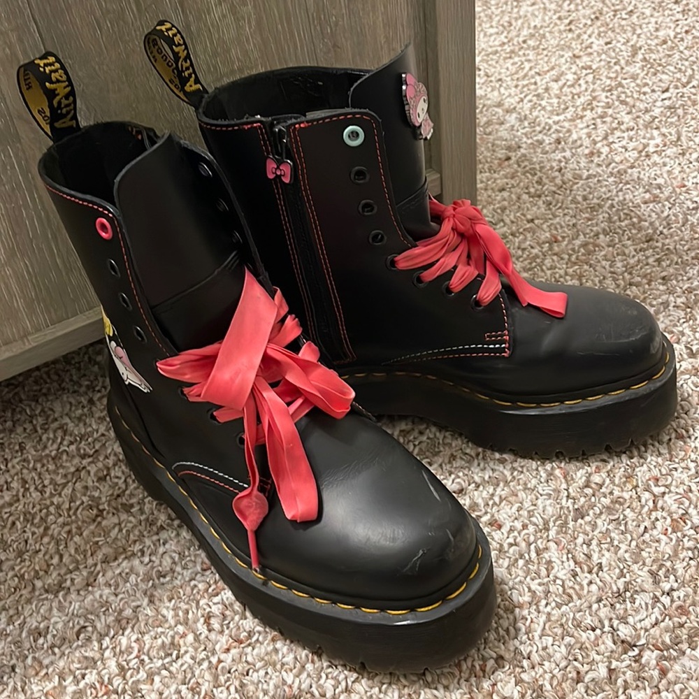 Dr. Martens hello kitty jadon boot
